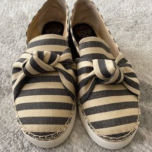 VINCE CAMUTO Tratida Espadrilles Platform Flats